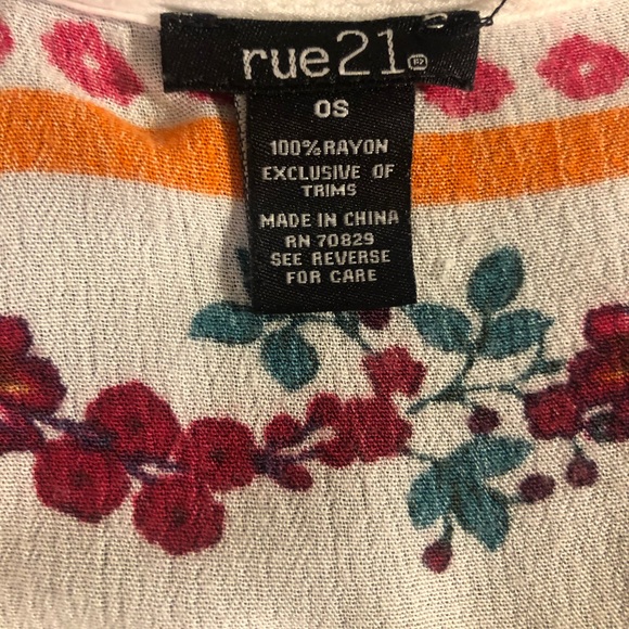 One size fits all Rue 21 brand floral shawl - Picture 3 of 3